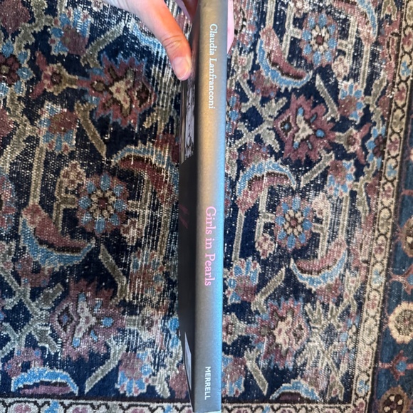 Girls in Pearls Book - Picture 2 of 6